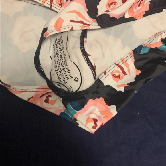 Cold shoulder plus bikini - Picture 4 of 5